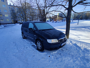 Hyundai TRAJET kaks autot restaureerimiseks (2 foto / 6)