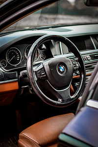 BMW 520 xdrive 140kw (9 foto / 12)