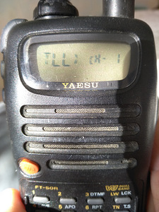 YAESU FT-50R Hand-Held Transceiver (4 foto / 6)