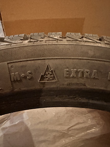 Talverehvid 225/40R18 Continental VikingContact 7 92 T XL (1 foto / 3)
