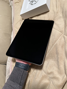 Ппланшет Apple iPad Air 2022 (5 фото из 5)