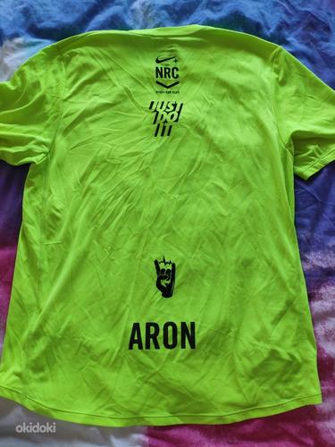 Беговая рубашка nike, размер S, напечатанное имя: Aron (фото #2)