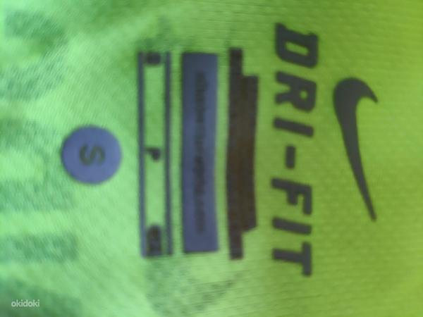 Nike jooksusärk, S suurus, Taha trükitud nimi:Aron (foto #3)