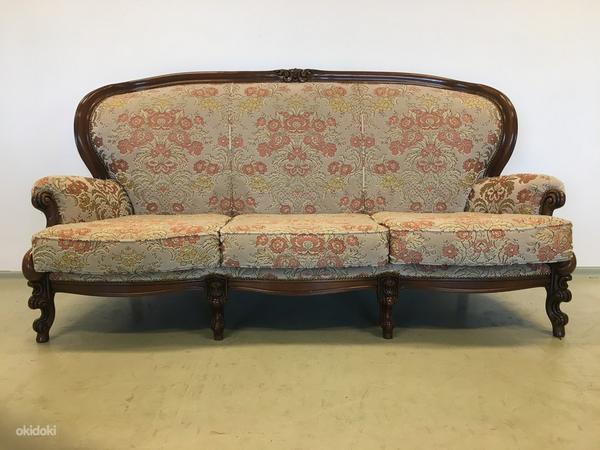Красивый диван-диван в стиле рококо (фото #1)