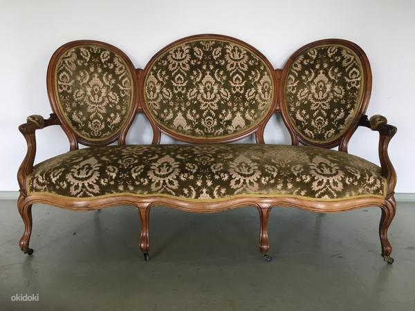 Старый диван-кушетка в стиле рококо (фото #4)