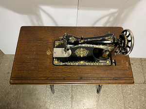 Швейная машина Singer 1908 г. (5 фото из 10)