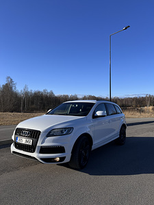 Audi Q7 4.2TDI S-line 2012 (2 foto / 13)