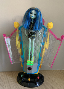 Monster High Frankie Stein + Recharge Chamber (3 foto / 3)