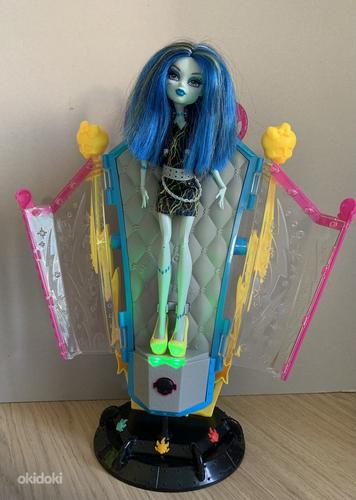 Monster High Frankie Stein + Recharge Chamber (foto #3)