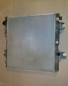 Toyota Land-Cruiser KDJ150 (2009>2015) jahutusradiaator (1 foto / 2)