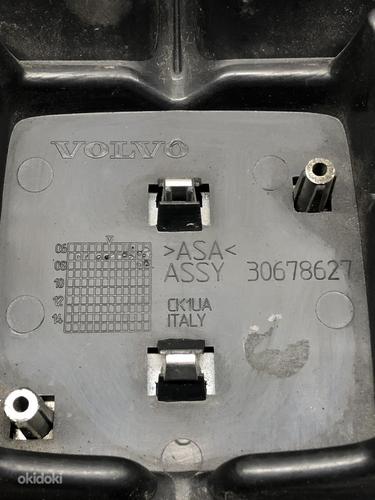 Volvo V70 radiaatori iluvõre embleemiga OEM: 30678627 (foto #2)