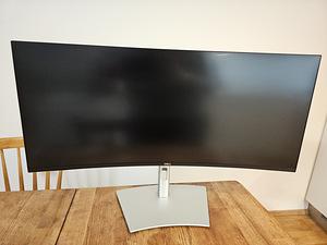 Монитор Dell U3423WE с встроенной док-станцией Type-C на 90 (7 фото из 10)