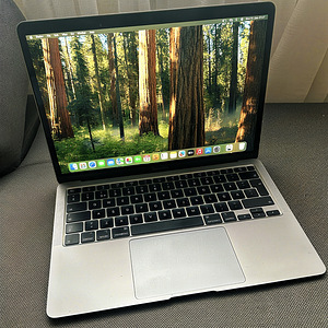 MacBook Air 13 2020 (1 foto / 7)