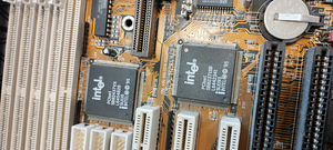 Intel pentium A80502133 + SL-586V emaplaat (4 foto / 6)