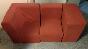 ДЕТСКИЙ МИНИ ДИВАН И ИГРУШКИ (1 фото из 3)