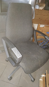 KONTORITOOLID, TUGITOOLID JA TEISED TOOLID  (2 foto / 3)