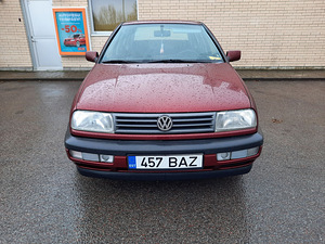 Volkswagen Vento 1992 (5 foto / 6)