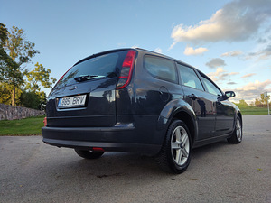 Ford Focus (2 фото из 6)
