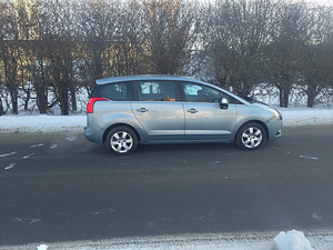 Peugeot 5008 (8 foto / 12)