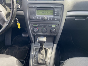Skoda Oktavia (8 foto / 13)