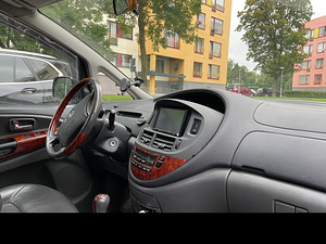 Toyota Previa (4 фото из 8)
