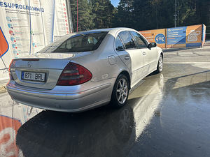MERCEDES-BENZ w211 E320CDI (5 foto / 8)