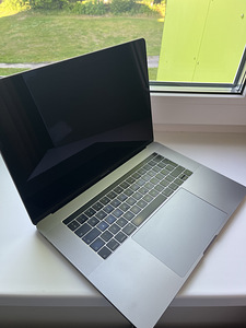 Macbook Pro 15” 2018 i7 16/256Gb (3 foto / 7)