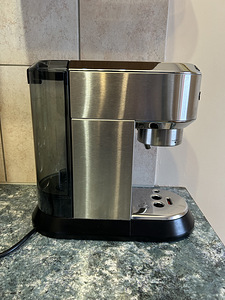 Кофемашина DeLonghi Dedica EC 685.M (4 фото из 7)