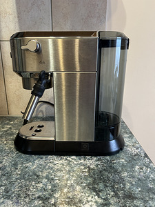 Кофемашина DeLonghi Dedica EC 685.M (6 фото из 7)