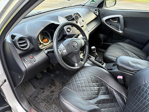 Toyota RAV4 2.2 (8 foto / 15)