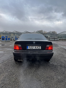 BMW 320i 2.8 (6 foto / 8)