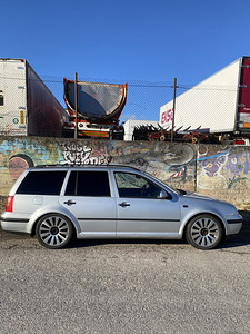 Volkswagen Golf 4 (1 фото из 8)