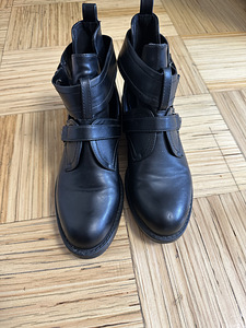 Женские сапожки (2 фото из 5)