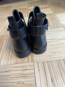 Женские сапожки (3 фото из 5)