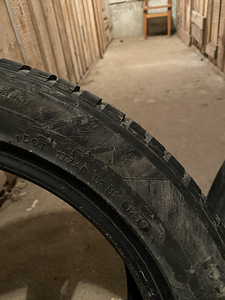 Зимние шины Hankook 225/50/R17 (3 фото из 4)