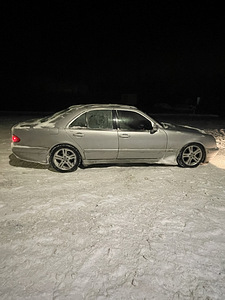 Mercedes-Benz E200cdi (5 foto / 6)