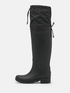 UUED TOMMY HILFIGER kummikud. Originaalhind 129.95 eur (2 foto / 3)