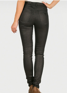 Блестящие и праздничные брюки NEW GUESS. (3 фото из 3)