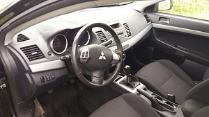 Mitsubishi Lancer (11 фото из 14)