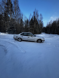 BMW E34 520i. мануал UV 10.24 (3 фото из 7)