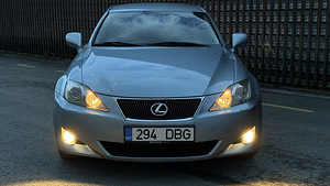 Lexus IS 220 (2 foto / 9)