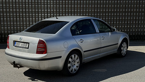 Skoda Superb 2007 (2 foto / 5)