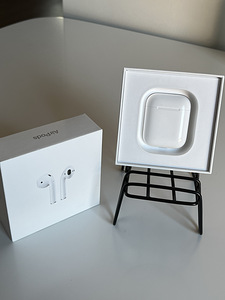 Apple AirPods 2 (6 фото из 10)