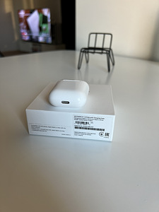 Apple AirPods 2 (9 фото из 10)