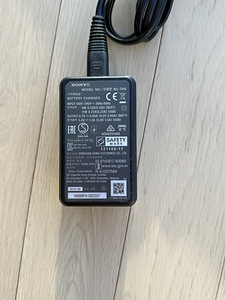 Sony BC-TRX laadija fotoaparaatidele ja USB-seadmetele (3 foto / 3)