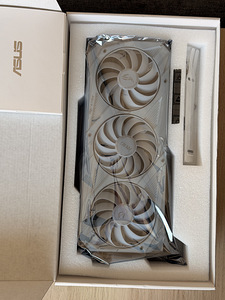 ASUS ROG Strix RTX 3090 24GB OC White (4 foto / 4)