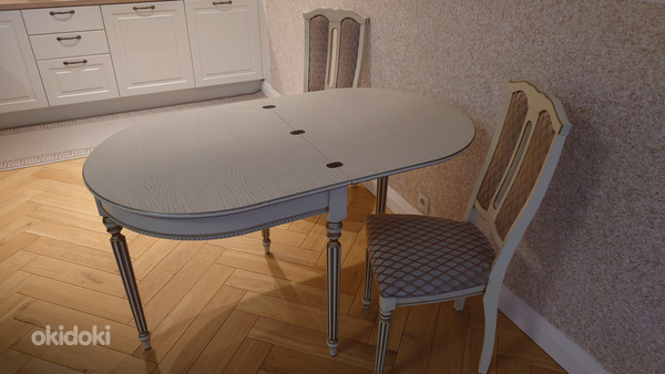 Обеденный стол и стулья (фото #1)