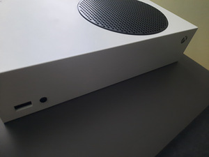 Xbox Series S (хорошее состояние) (1 фото из 1)