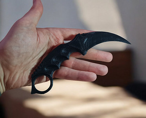 Нож Karambit из CS:GO. (2 фото из 2)