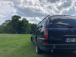Opel Omega (4 фото из 9)